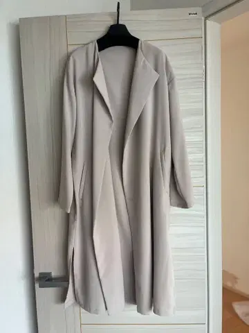 베이지 롱 코트 사이드 포켓 포함