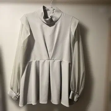 라이트 그레이 하이넥 셔츠와 팬츠 세트