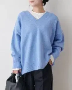 Lui's 라이트 블루 V넥 스웨터