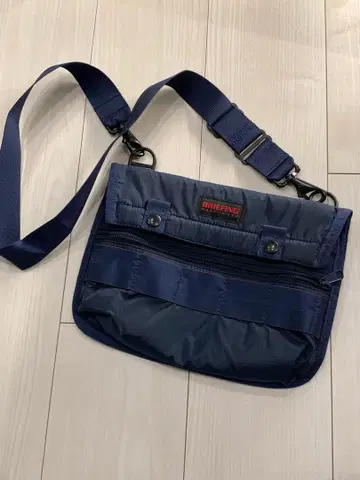 BRIEFING 네이비 숄더백