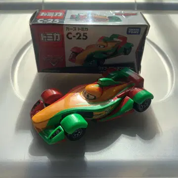 토미카 카즈 립 클러치고스키