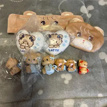 곰 봉제 인형과 피규어 세트