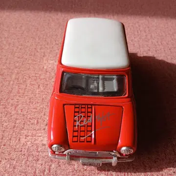 Red Hot 미니카 빨흰