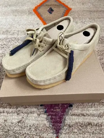 CLARKS ORIGINALS Wallabee 모카신 베이지