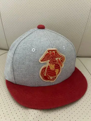 버즈릭슨 엠블럼 캡 그레이/레드