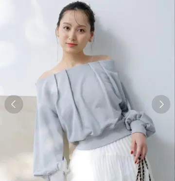 새상품 SNIDEL 오프숄더 턱 맨투맨 오프숄더