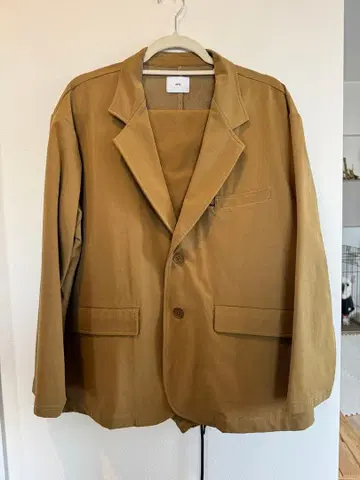 [ 연말 특별 가격 인하! ] 브라운 테일러드 자켓 & 팬츠 세트