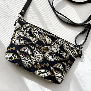 미나 페르호넨 following day 핸드메이드 미니 숄더