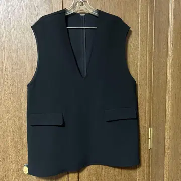 미라 오웬 블랙 V넥 베스트 슬리브리스 포멀 베스트