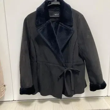 다크 블랙 무스탕풍 코트