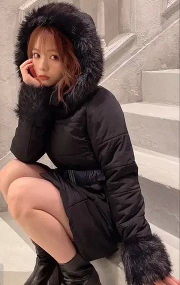 벨트 부착 퍼 다운 코트 kd13 후드 부착 블랙 다운 자켓