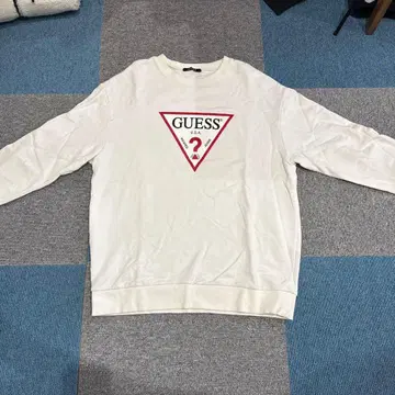 GUESS 트라이앵글 로고 맨투맨 XL 아이비