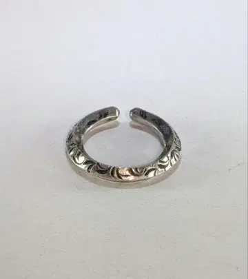 SILVER 망치 자국 덩굴무늬 반지