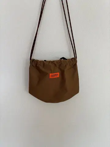 브라운 드로우 스트링 사코슈