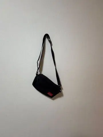 블랙 숄더백 빨간 로고