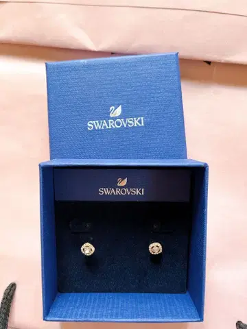 Swarovski 골드 스터드 귀걸이