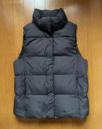 유니클로 파우더 소프트 다운 베스트 블랙 M