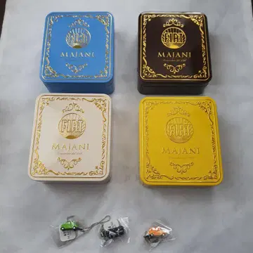 FIAT MAJANI 캔 세트와 키링 3개