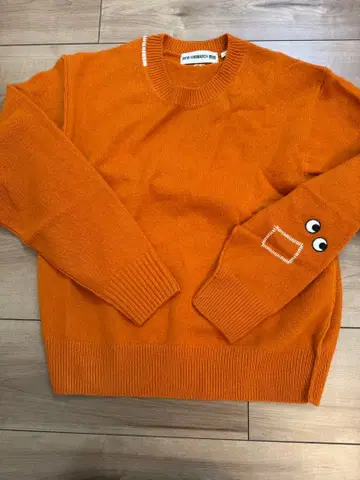 새상품 유니클로 안야 힌드마치 스웨터 M