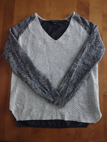 theory 그레이 계열 V넥 니트