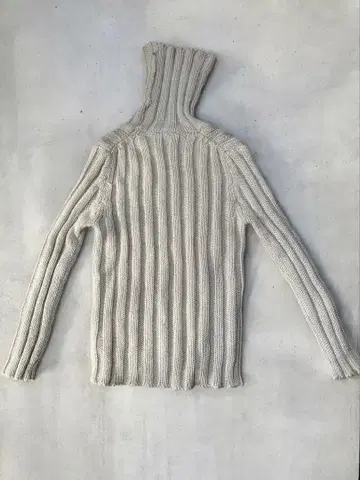 리브 하이넥 스웨터 베이지