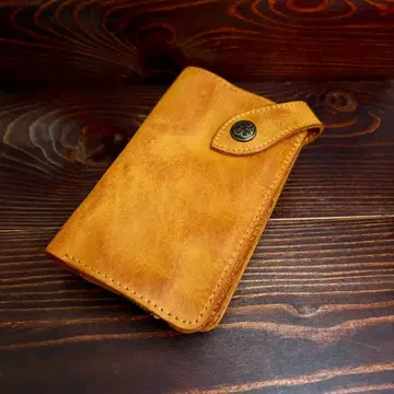 A24 아르헨티나 가죽 워시드 마감 천연 가죽 미들 지갑 콘초 브라운