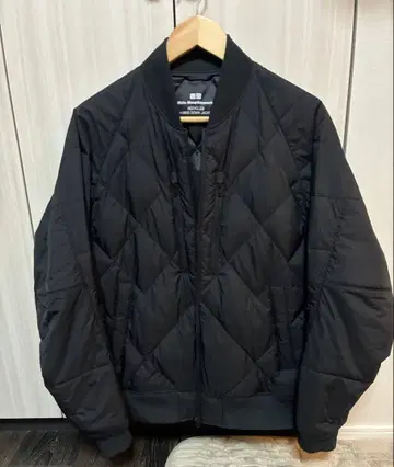 유니클로 & 화이트 마운티니어링 리사이클 하이브리드 다운 자켓