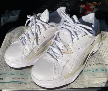 PUMA 화이트 스니커즈