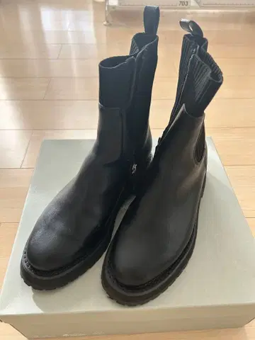 UNITED ARROWS 블랙 사이드 고어 부츠 가죽