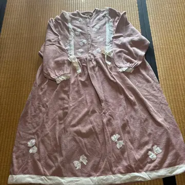 ANLICO 리본 자수 긴팔 원피스 핑크