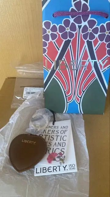 LIBERTY 하트 모양 가죽 키링