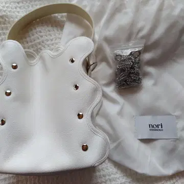 nori enomoto mardi matin / white