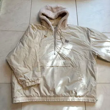 화이트 후드 부착 자켓 M 사이즈