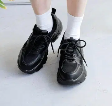 새상품급 로리즈팜 볼륨 스니커즈