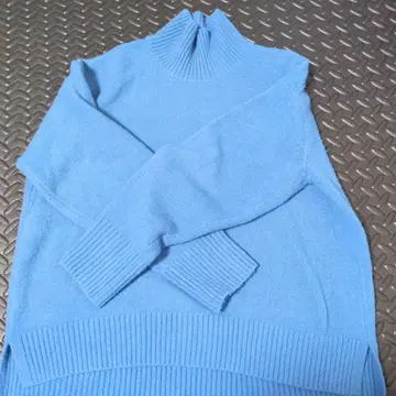 파란색 리브 니트