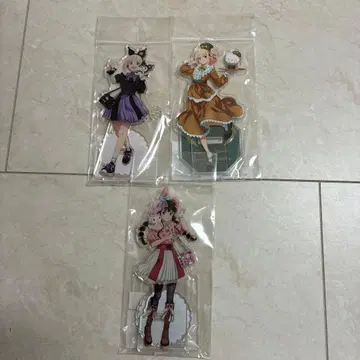 리코리스 리코일 아크릴 스탠드 산리오 캐릭터즈