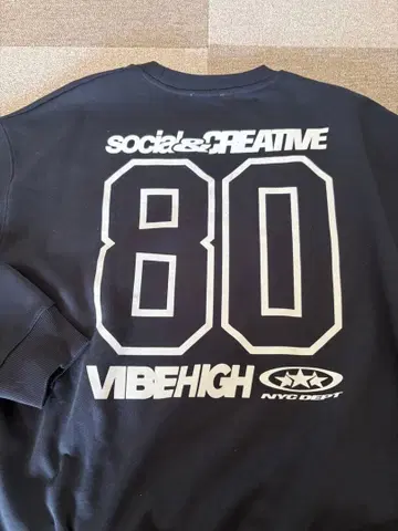 스페인 바르셀로나 구매 백 프린트 맨투맨 L 사이즈