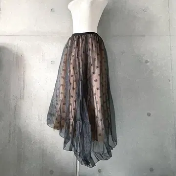 택 포함 새상품 불규칙 밑단 FF 샤샤 스커트