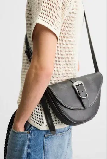 새상품 ZARA 자라 빈티지 가공 가죽 숄더백 블랙 안장백