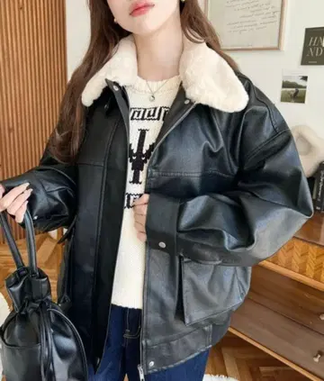 퍼 블랙 가죽 아우터 쁘띠머플러