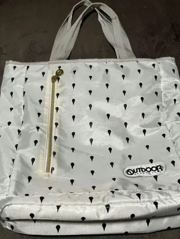 OUTDOOR 죠죠의 기묘한 모험 부챠라티 토트백 화이트
