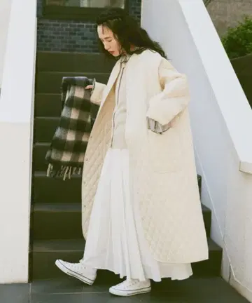 Libra Cue 퀼팅 코트 아이보리