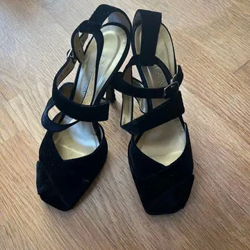 다이애나 블랙 벨벳 스트랩 하이힐 24.5cm