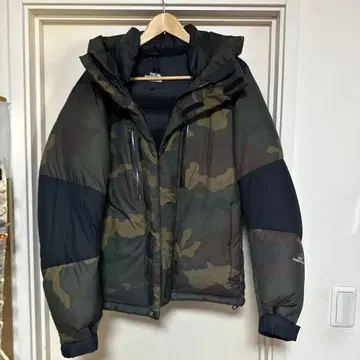 THE NORTH FACE 카모플라쥬 다운 자켓