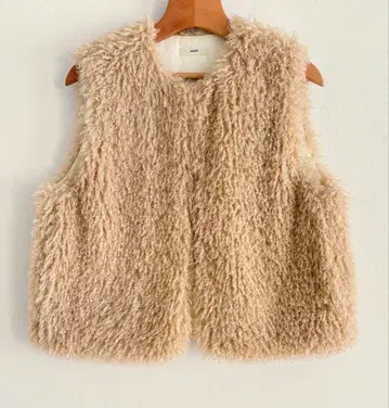 yori 숏 컬 퍼 조끼 베이지