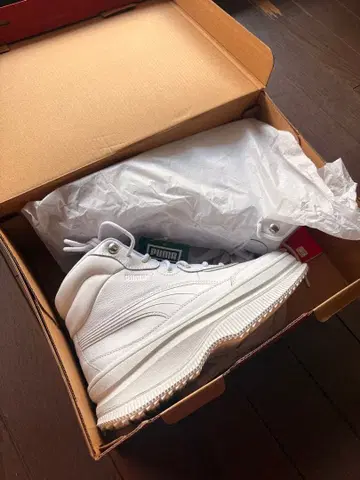 PUMA 화이트 하이컷 스니커즈 박스 포함