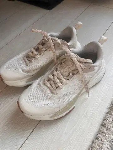 더 노스페이스 화이트 스니커즈