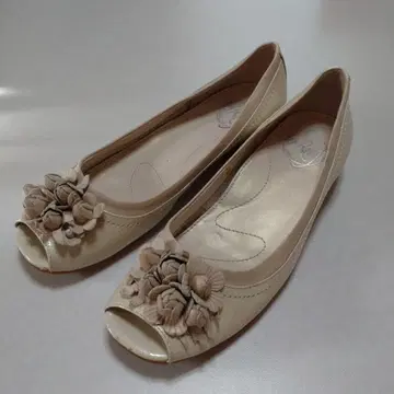 unReef 베이지 플랫슈즈 꽃 모티브