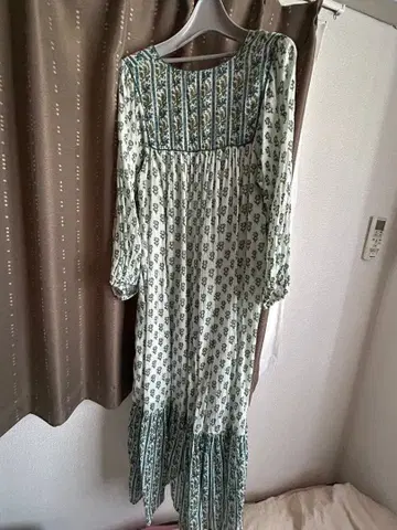 꽃무늬 롱 원피스 긴팔 화이트 그린