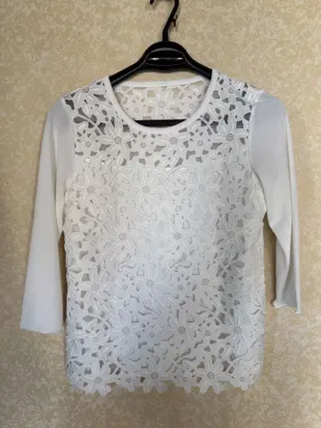 피노레 레이스 티셔츠 화이트